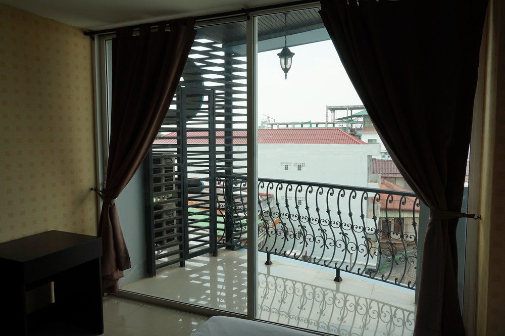 V Hotel Vientiane Exterior foto