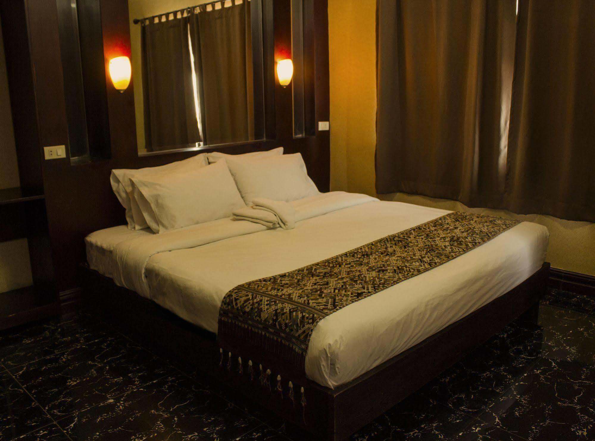 V Hotel Vientiane Exterior foto
